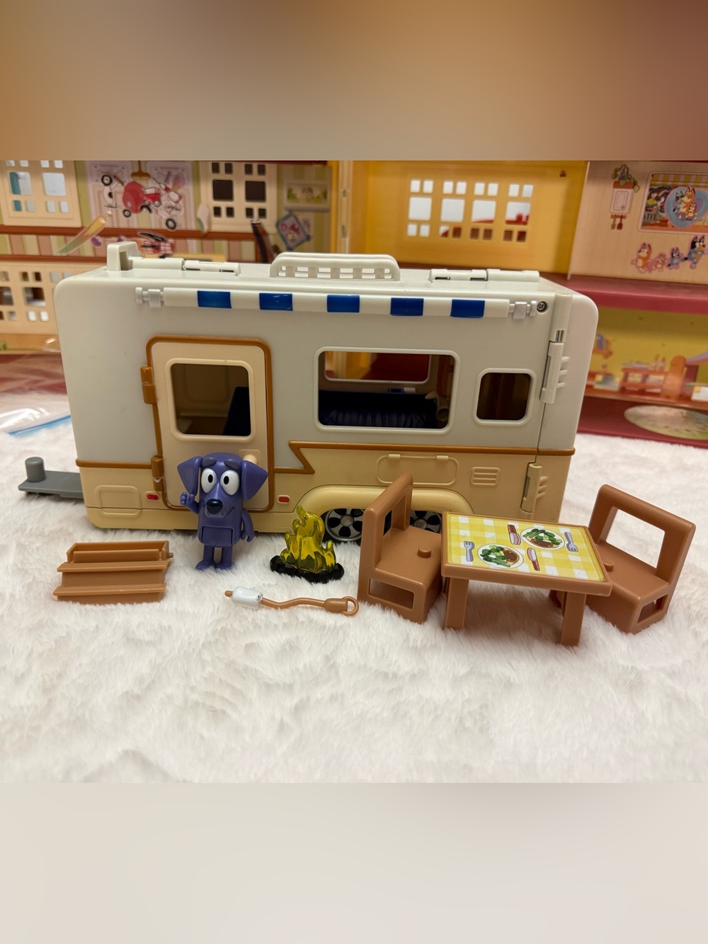 Bluey Caravan Camper Vehicle Adventure Playset with Figure Jean Luc